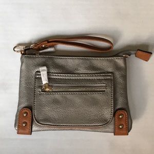 💖HOST PICK-Faded Silver Wristlet💖